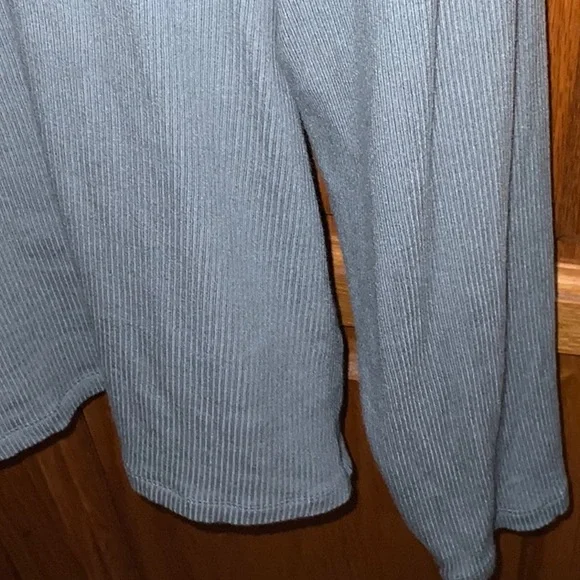 Reitman’s Top - Picture 3 of 6